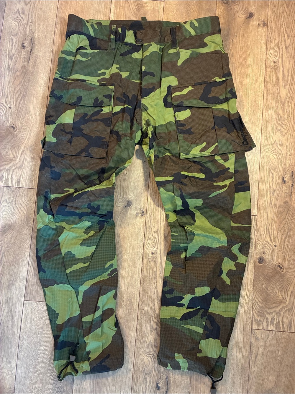 DSQUARED2 Men's Green Camouflage Cargo Pants with Orange Zip Pull